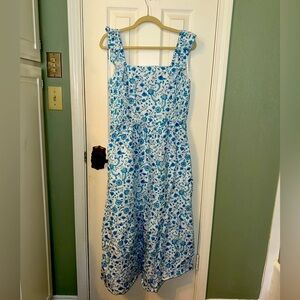 Draper James Floral Blue and White Dress
Size L
NWT